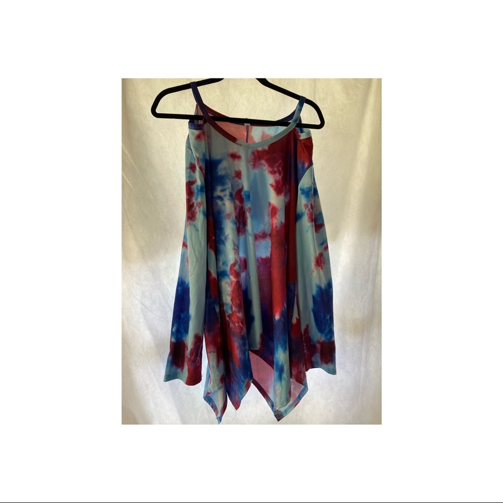 Shirt with open shoulders